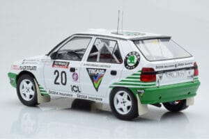 Skoda Felicia #20 S. Blomqvist / B. Cederberg Rally RAC Lombard 1995 IXO 1:18 18RMC147 Fém – 5. kép a 6-ből