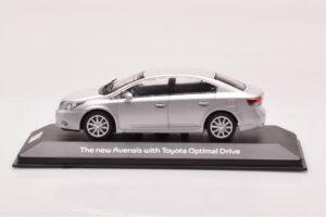 Toyota Avensis T270 Ezüst Minichamps 1:43