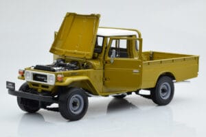 Toyota Land Cruiser 40 4x4 Pickup Olíva Kyosho 1:18 08958K Fém – 2. kép a 8-ből