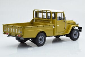 Toyota Land Cruiser 40 4x4 Pickup Olíva Kyosho 1:18 08958K Fém – 4. kép a 8-ből