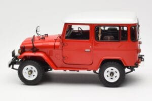 Toyota Land Cruiser FJ40 Van Piros Kyosho 1:18 08971R Fém – 4. kép a 8-ből