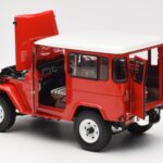 Toyota Land Cruiser FJ40 Van Piros Kyosho 1:18 08971R - image 5 of 8