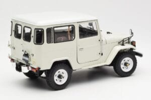 Toyota Land Cruiser FJ40 Van Fehér Kyosho 1:18 08971W Fém – 3. kép a 8-ből