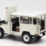Toyota Land Cruiser FJ40 Van Fehér Kyosho 1:18 08971W - image 5 of 8