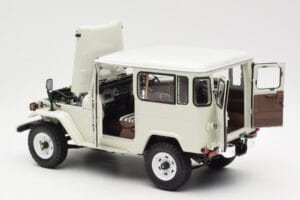 Toyota Land Cruiser FJ40 Van Fehér Kyosho 1:18 08971W Fém – 5. kép a 8-ből