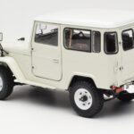 Toyota Land Cruiser FJ40 Van Fehér Kyosho 1:18 08971W - image 7 of 8