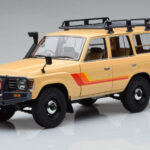 Toyota Land Cruiser 60 Bézs Opcionális Alkatrészekkel Kyosho 1:18