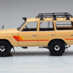 Toyota Land Cruiser 60 Bézs Opcionális Alkatrészekkel Kyosho 1:18 - image 4 of 12