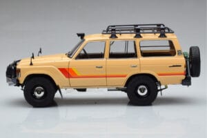 Toyota Land Cruiser 60 Bézs Opcionális Alkatrészekkel Kyosho 1:18 08956XBE Fém – 4. kép a 12-ből
