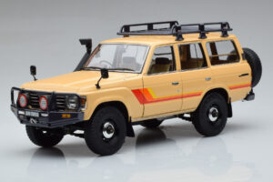 Toyota Land Cruiser 60 Bézs Opcionális Alkatrészekkel Kyosho 1:18