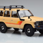Toyota Land Cruiser 60 Bézs Opcionális Alkatrészekkel Kyosho 1:18 - image 5 of 12