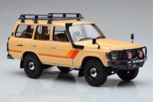 Toyota Land Cruiser 60 Bézs Opcionális Alkatrészekkel Kyosho 1:18 08956XBE Fém – 5. kép a 12-ből