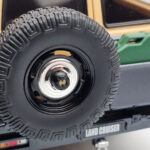 Toyota Land Cruiser 60 Bézs Opcionális Alkatrészekkel Kyosho 1:18 - image 7 of 12