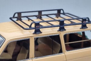 Toyota Land Cruiser 60 Bézs Opcionális Alkatrészekkel Kyosho 1:18 08956XBE Fém – 8. kép a 12-ből