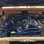 Toyota Land Cruiser 60 Bézs Opcionális Alkatrészekkel Kyosho 1:18 - image 10 of 12