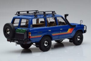 Toyota Land Cruiser 60 Kék Opcionális Alkatrészekkel Kyosho 1:18 08956XBL Fém – 3. kép a 11-ből