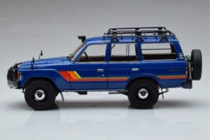 Toyota Land Cruiser 60 Kék Opcionális Alkatrészekkel Kyosho 1:18 08956XBL Fém – 4. kép a 11-ből
