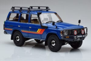 Toyota Land Cruiser 60 Kék Opcionális Alkatrészekkel Kyosho 1:18 08956XBL Fém – 5. kép a 11-ből