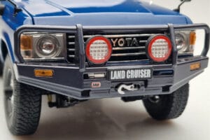 Toyota Land Cruiser 60 Kék Opcionális Alkatrészekkel Kyosho 1:18 08956XBL Fém – 8. kép a 11-ből