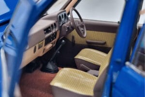 Toyota Land Cruiser 60 Kék Opcionális Alkatrészekkel Kyosho 1:18 08956XBL Fém – 10. kép a 11-ből