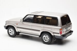 Toyota Land Cruiser HDJ80 Bézs Metál Otto 1:18 OT438 Gyanta – 5. kép a 6-ből