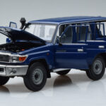 Toyota Land Cruiser J76 Kék Almost Real 1:18 - image 2 of 7