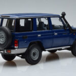 Toyota Land Cruiser J76 Kék Almost Real 1:18 - image 3 of 7