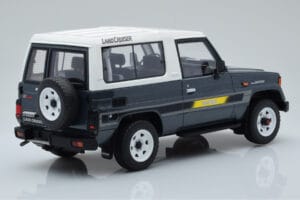 Toyota Land Cruiser LJ73 Szürke Otto 1:18 OT437 Gyanta – 2. kép a 6-ből