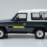 Toyota Land Cruiser LJ73 Szürke Otto 1:18 - image 3 of 6