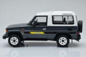 Toyota Land Cruiser LJ73 Szürke Otto 1:18 OT437 Gyanta – 3. kép a 6-ből