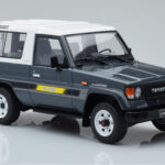 Toyota Land Cruiser LJ73 Szürke Otto 1:18 - image 4 of 6