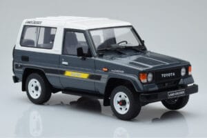 Toyota Land Cruiser LJ73 Szürke Otto 1:18 OT437 Gyanta – 4. kép a 6-ből