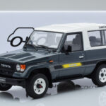 Toyota Land Cruiser LJ73 Szürke Otto 1:18 - image 6 of 6