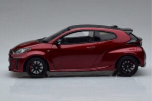 Toyota GR Yaris Piros Otto 1:18 OT1003 Gyanta – 3. kép a 6-ből
