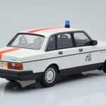 Volvo 240 GL Rendőrség Belgium Minichamps 1:18 - image 2 of 6