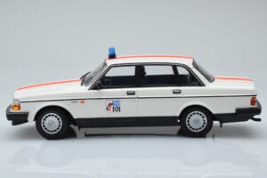 Volvo 240 GL Rendőrség Belgium Minichamps 1:18 155171492 Fém – 3. kép a 6-ből