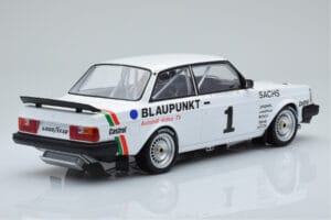 Volvo 240 Turbo IPS Racing Blaupunkt #1 P. Stureson DTM Zolder 1986 IXO 1:18 18RMC106 Fém – 2. kép a 6-ből