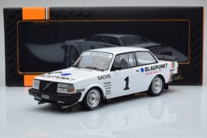 Volvo 240 Turbo IPS Racing Blaupunkt #1 P. Stureson DTM Zolder 1986 IXO 1:18 18RMC106 Fém – 6. kép a 6-ből