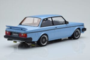 Volvo 240 Turbo Világoskék IXO 1:18 18MCC090 Fém – 2. kép a 6-ből