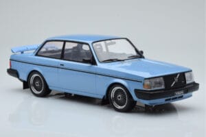 Volvo 240 Turbo Világoskék IXO 1:18 18MCC090 Fém – 4. kép a 6-ből