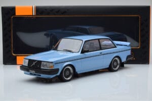 Volvo 240 Turbo Világoskék IXO 1:18 18MCC090 Fém – 6. kép a 6-ből