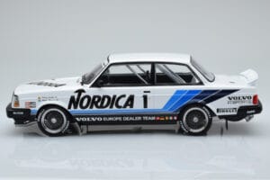 Volvo 240 Turbo Nordica #1 J. Cecotto / A. Olafsson ETCC Brno 1986 IXO 1:18 18RMC087 Fém – 3. kép a 6-ből