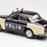 Volvo P121 Rendőrség Revell 1:18 8904 - image 7 of 8