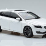 Volvo V60 D3 Crystal Fehér FAW 1:18 - image 5 of 7