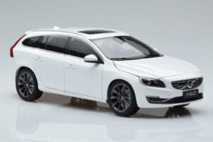 Volvo V60 D3 Crystal Fehér FAW 1:18 9430840 Fém – 5. kép a 7-ből