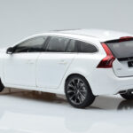 Volvo V60 D3 Crystal Fehér FAW 1:18 - image 6 of 7