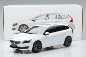 Volvo V60 D3 Crystal Fehér FAW 1:18 9430840 Fém – 7. kép a 7-ből