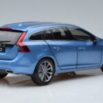 Volvo V60 D3 Power Kék FAW 1:18 9430839 Fém - image 3 of 7