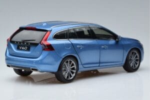 Volvo V60 D3 Power Kék FAW 1:18 9430839 Fém – 3. kép a 7-ből