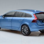 Volvo V60 D3 Power Kék FAW 1:18 9430839 Fém - image 6 of 7